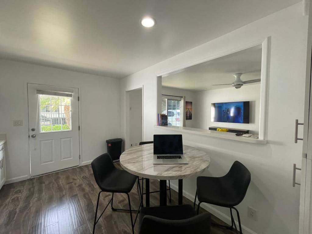 Charming Bright Traditional In Sherman Oaks Hospedagem domiciliar Los Angeles