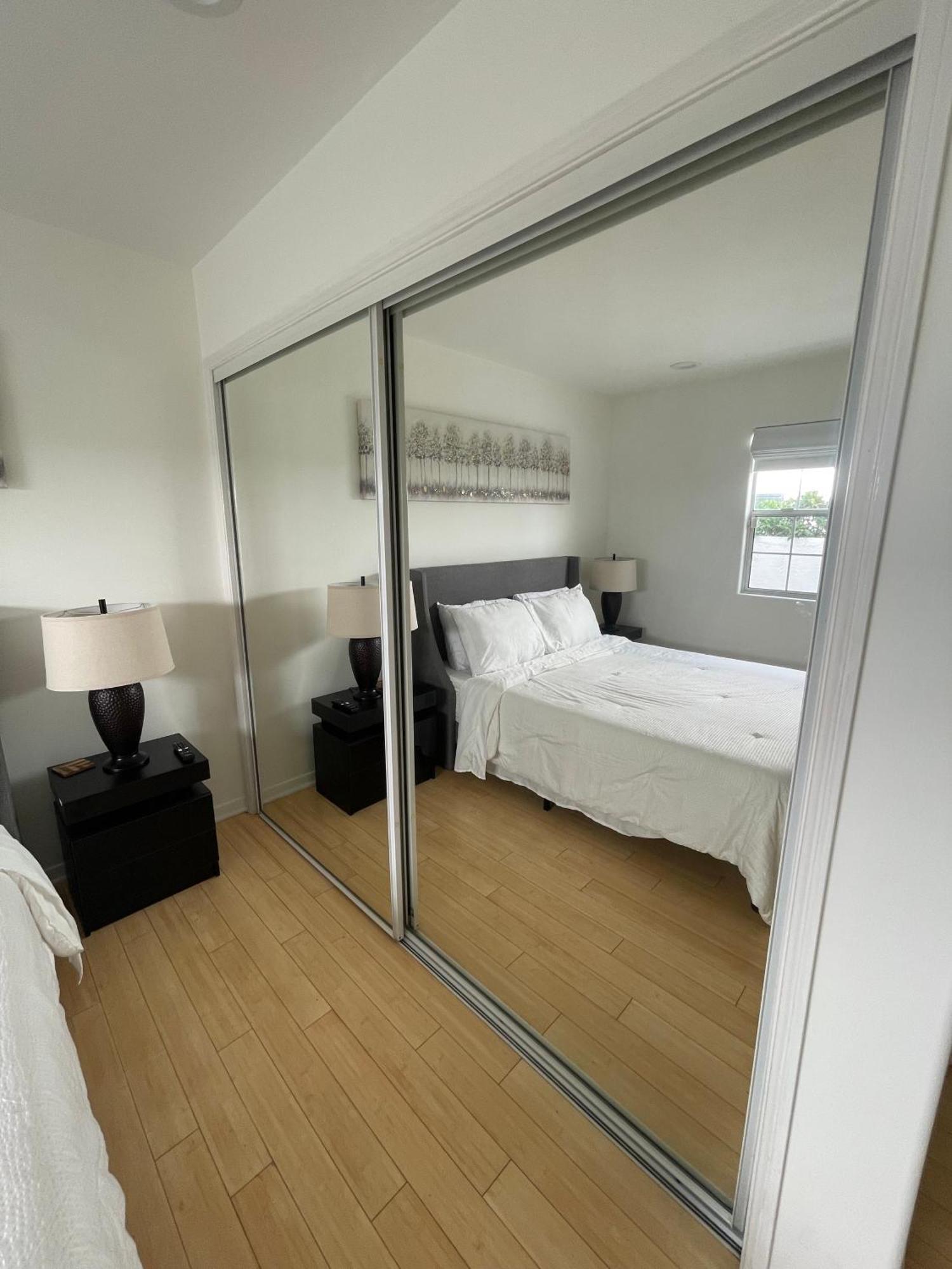 Hospedagem domiciliar Charming Bright Traditional In Sherman Oaks *